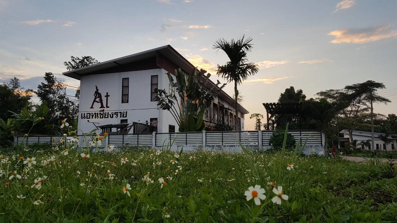 At Chiangrai Resort Чианграй Экстерьер фото